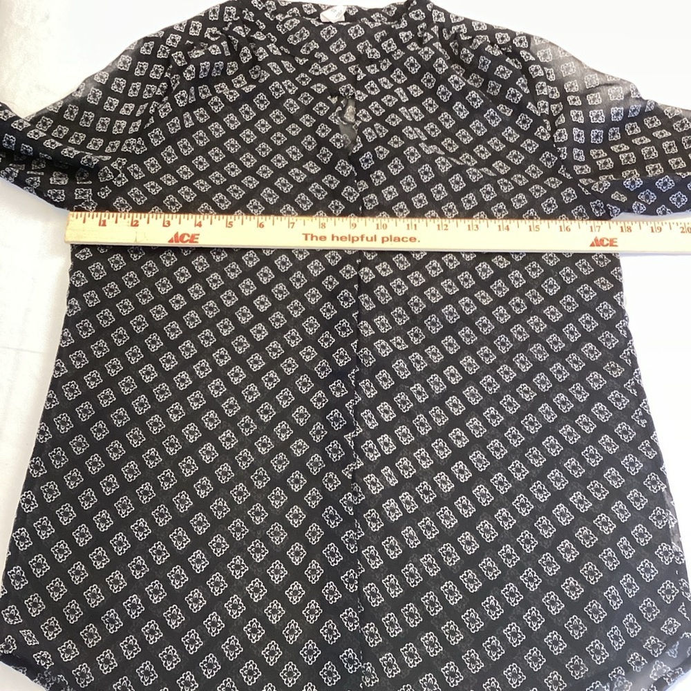 Old Navy Black and White Semi Sheer Women's Top Sz XS - Picture 9 of 12